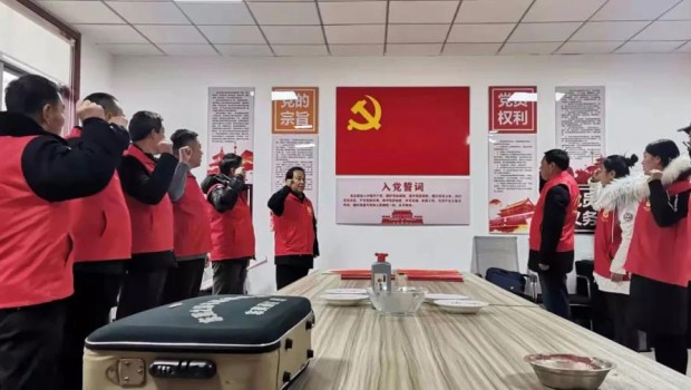 青州市書(shū)協(xié)黨支部到泰和苑小區(qū)開(kāi)展“千年古城新崛起”文藝志愿者服務(wù)活動(dòng)