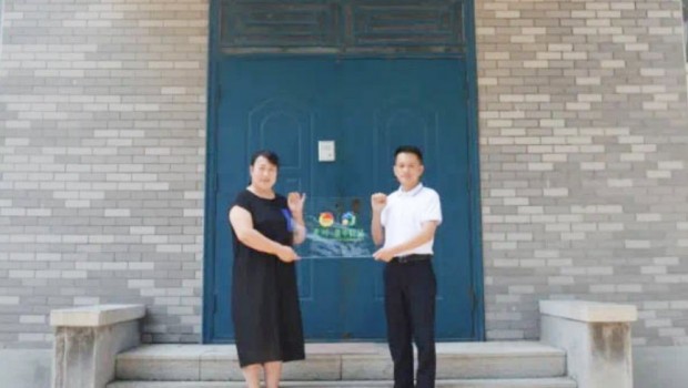 共青團(tuán)青州市委書(shū)記趙興華到集團(tuán)為青年驛站授牌