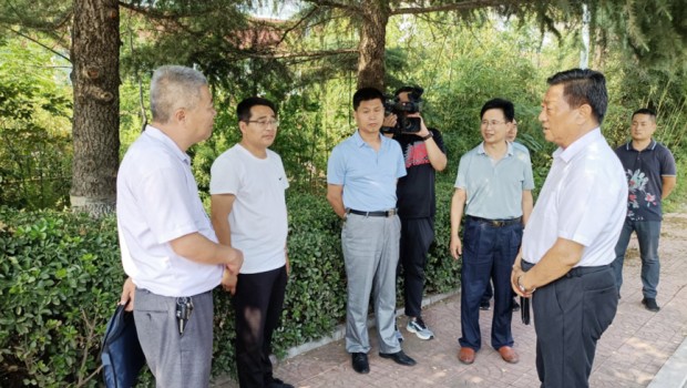 青州市人大副主任陳群光到云門(mén)山花園小區(qū)調(diào)研指導(dǎo)文明城市創(chuàng)建工作